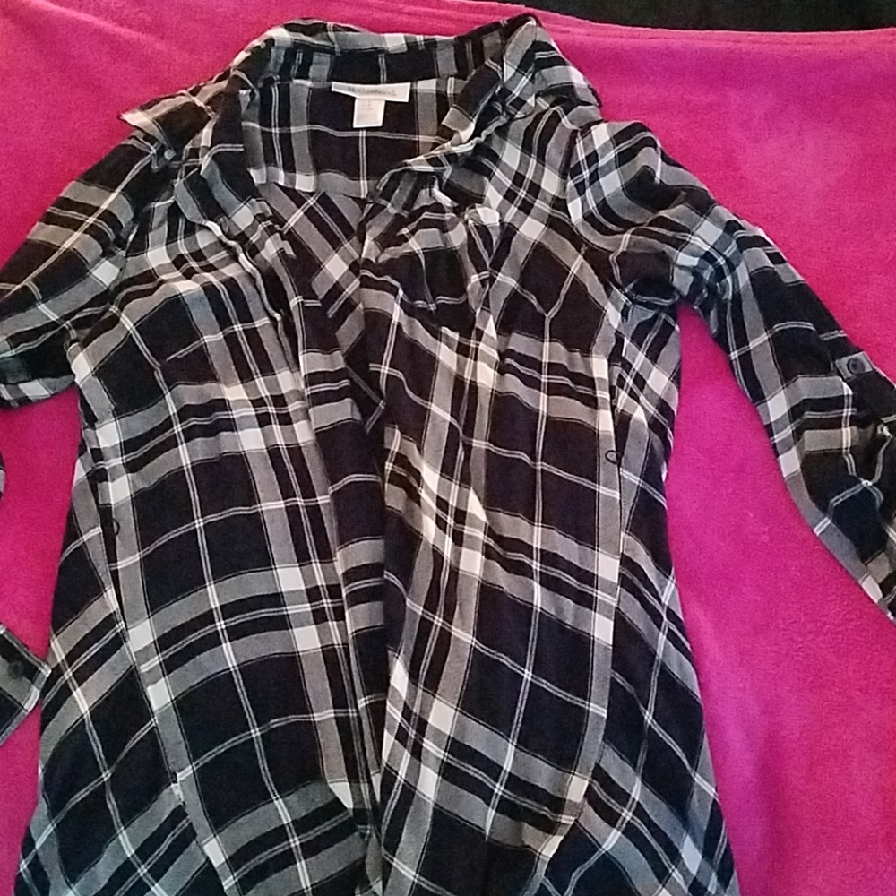 Quarter sleeve blue maternity button up